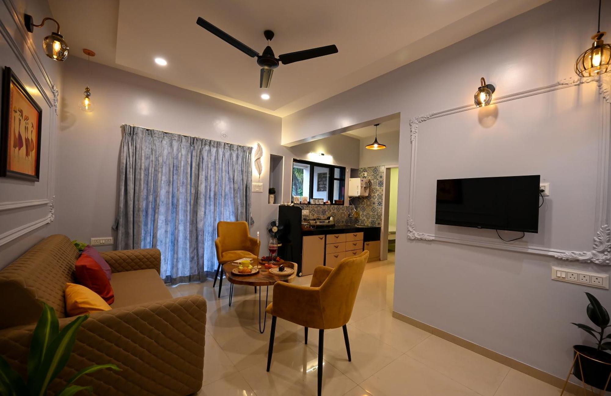 Green Feather Apartment