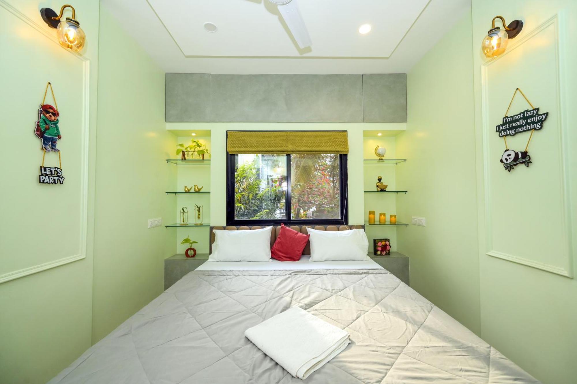 Apartment Green Feather